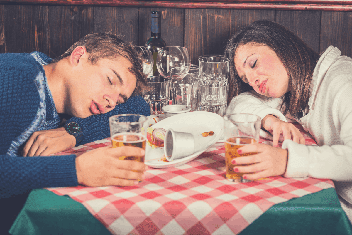 Sleeping When Full: 5 Reasons Why You Should Avoid It