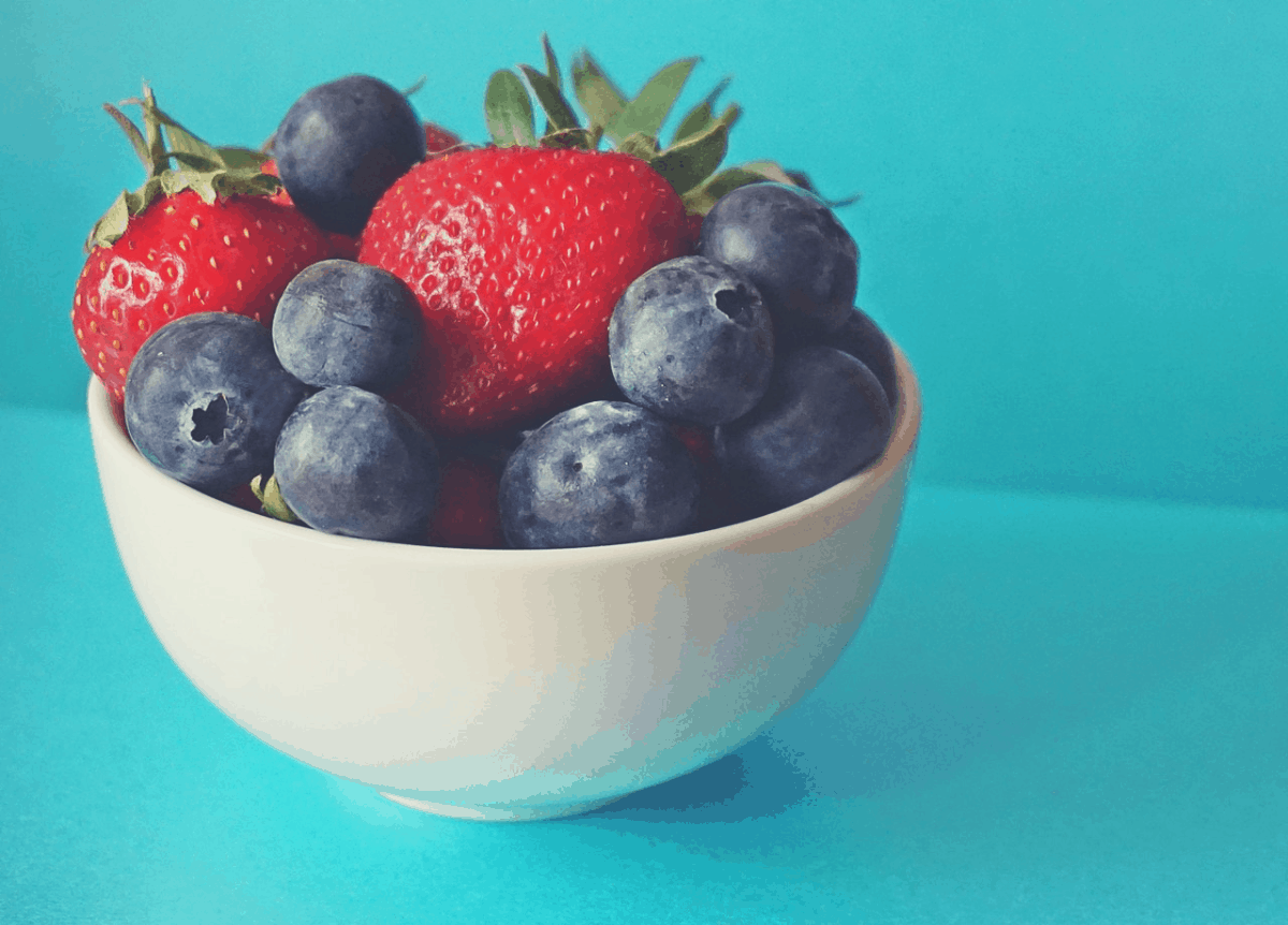 A bowl of blue and strawberries