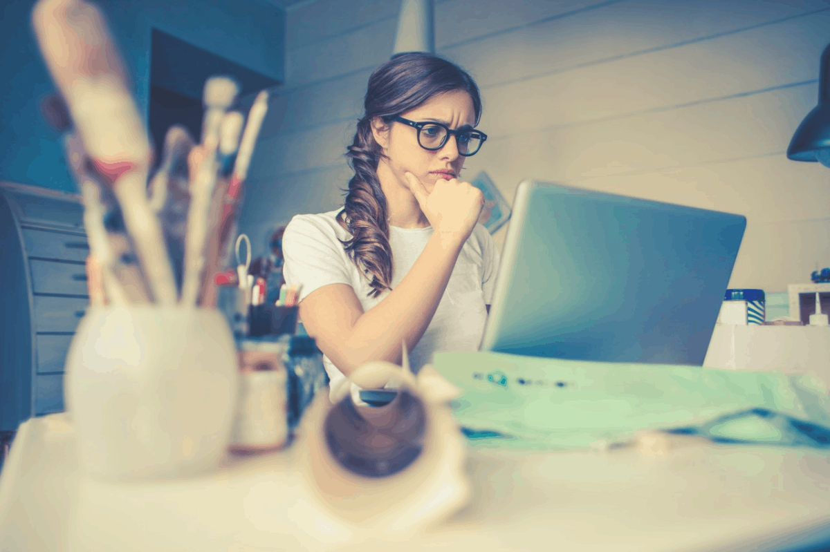 lady in spectacles conducting research online