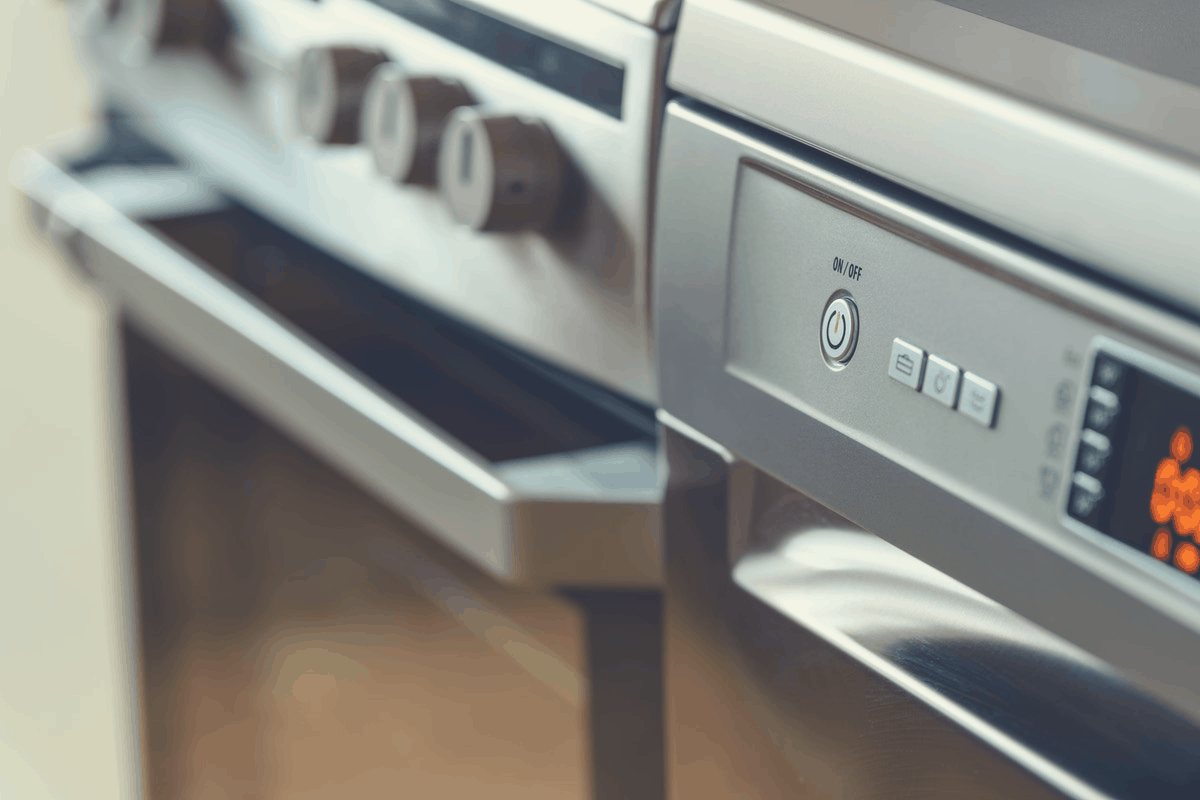 picture of a stove in a kitchen