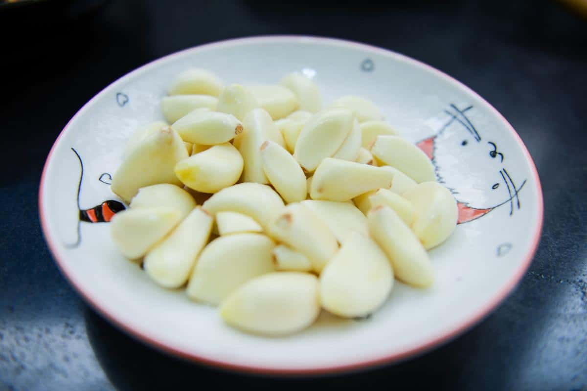 garlic on a plate