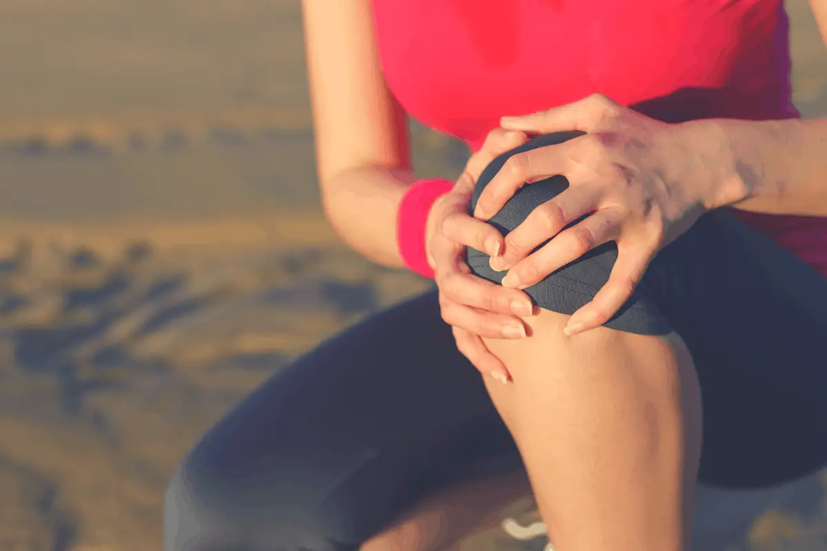 female runner in knee discomfort